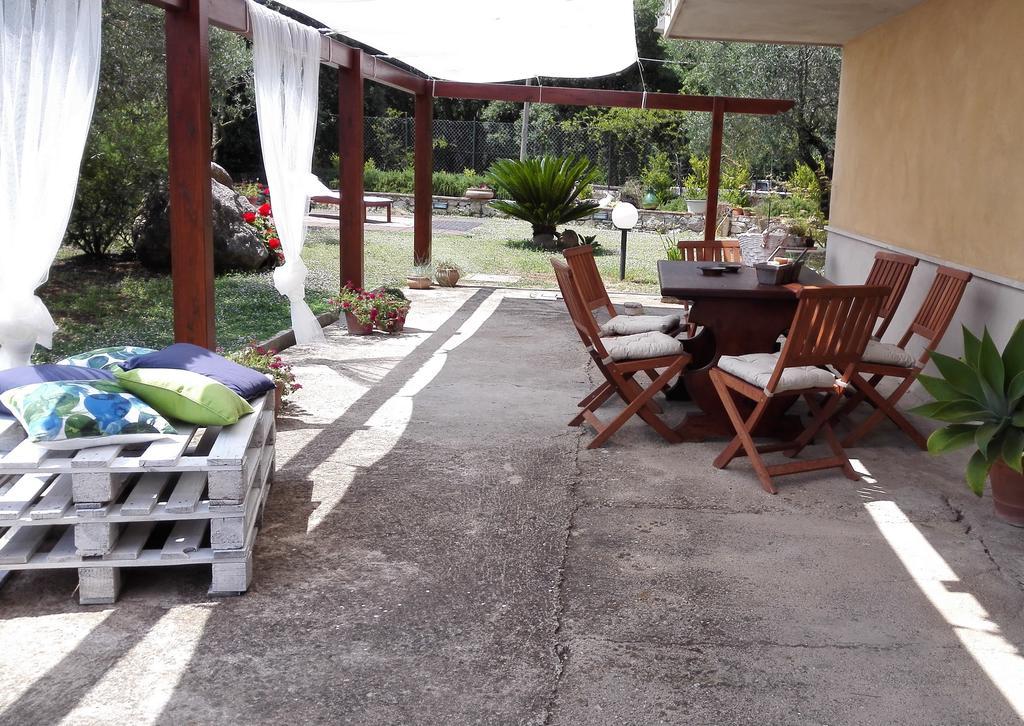 Apartmán La Zucca A Pois Formia Pokoj fotografie
